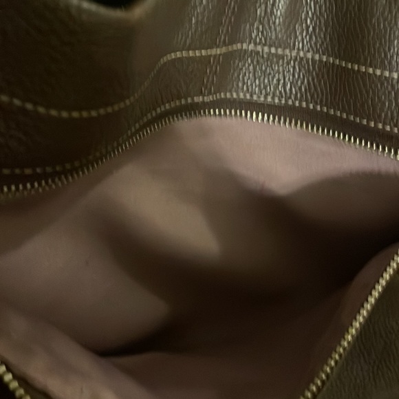 I am selling a coach hand bag - Picture 6 of 10